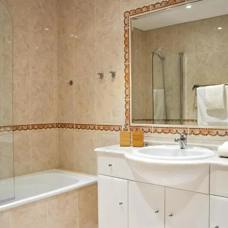 Lovelystay - 2Br Modern, Pool Access, Close To Marina & Beach Quarteira Exterior photo