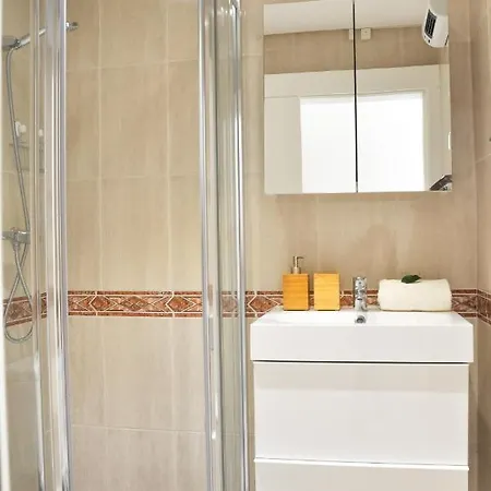 Lovelystay - 2Br Modern, Pool Access, Close To Marina & Beach Quarteira Exterior photo