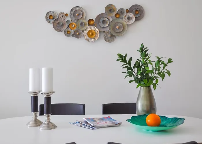Lovelystay - 2Br Modern, Pool Access, Close To Marina & Beach
