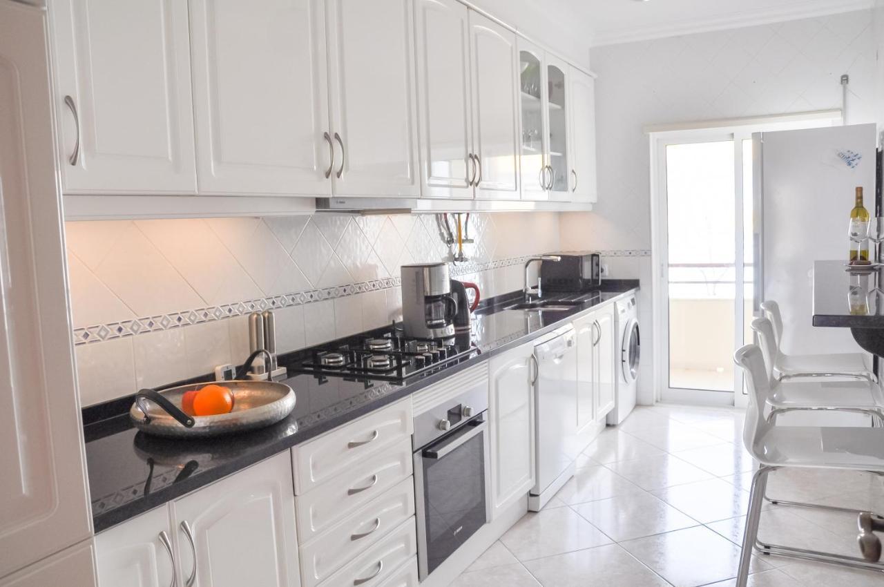 Lovelystay - 2br Modern, Pool Access, Close To Marina & Apartment